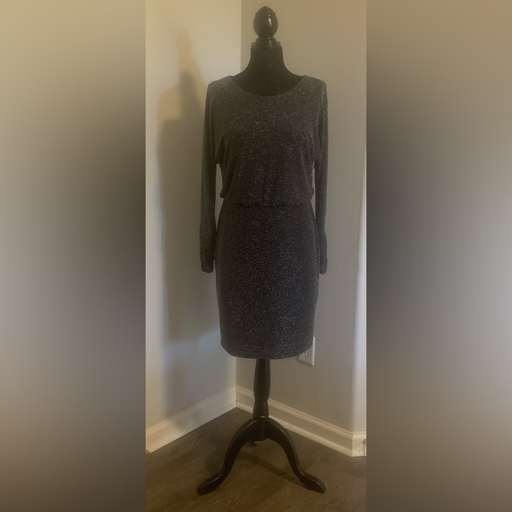 Jessica Howard long sleeved semi-formal dress